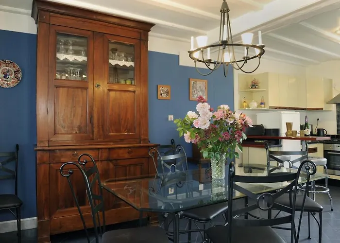 La Salle De Danse * Eaux-Puiseaux