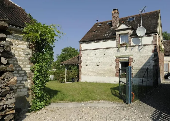 La Salle De Danse * Eaux-Puiseaux